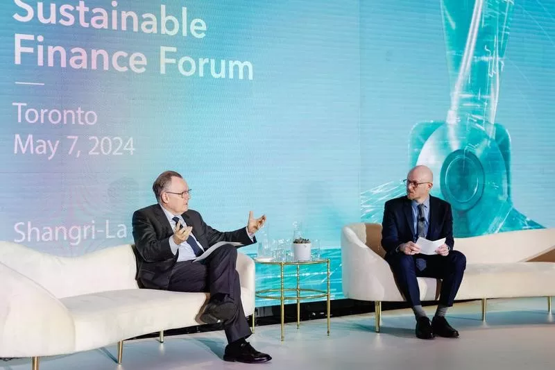 Marc-André Blanchard avec Eric Kane lors du Forum sur la finance durable organisé par Bloomberg, à Toronto.
